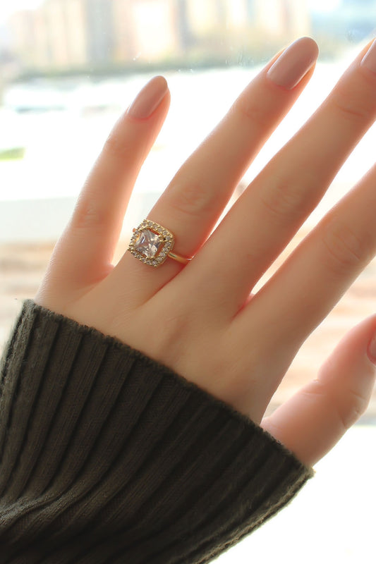 BYK1739 - Gold Baget ve Zirkon Taşlı Kare Yüzük