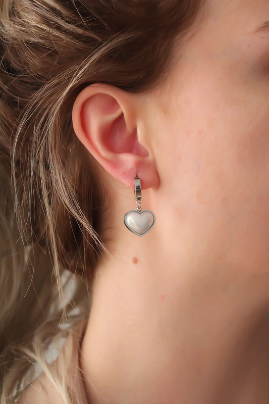 BKP6316 - 316L Çelik Gümüş Renk Beyaz Bombeli Kalp Küpe