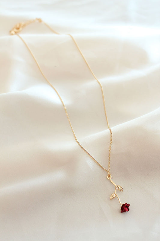 BKO6392 - Kırmızı Gül Figürlü Kolye