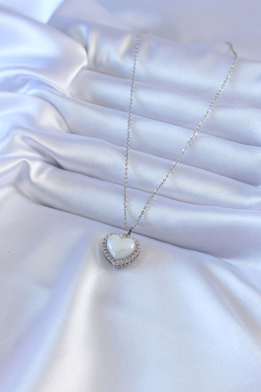 BKO7567 - 316L Çelik Gümüş Renk İncili Kalp Model Zirkon Taşlı Kadın Kolye