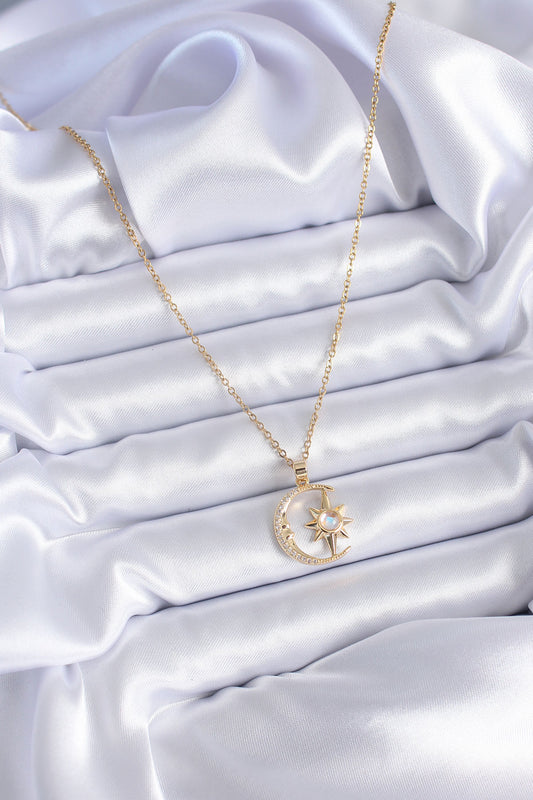 BKO7688 - 316L Çelik Gold Renk Zirkon Taşlı Ay Yıldız Model Kadın Kolye