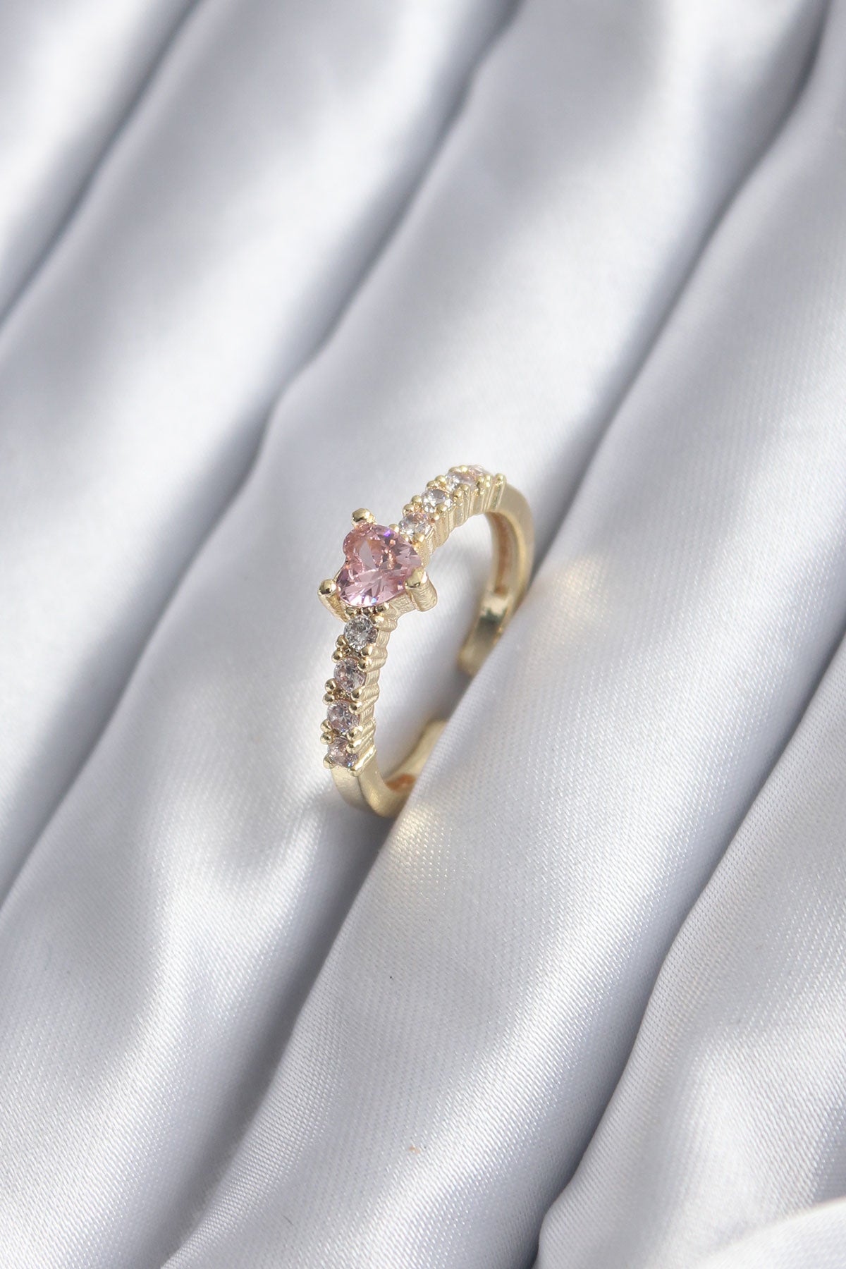 Gold Renk Zirkon Taşlı Pembe Kristal Kalp Model Kadın Yüzük - BYK2852