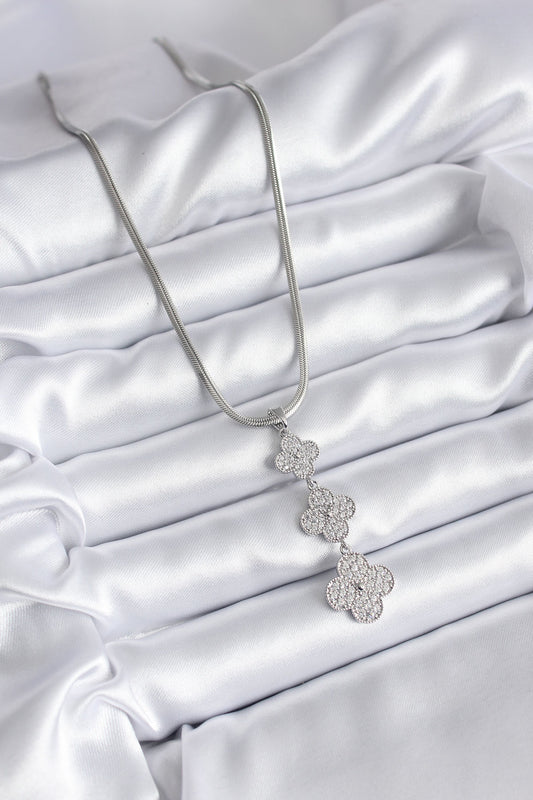 BKO8152 - 316L Çelik Gümüş Renk İtalyan Zincir Zirkon Taşı Yonca Model Kadın Kolye