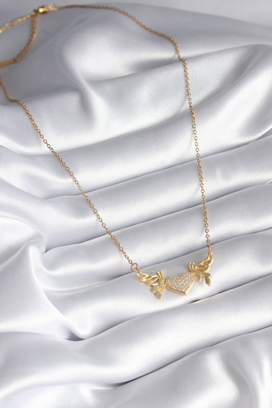 BKO8290 - 316L Çelik Gold Renk Zirkon Taşlı Kanatlı Kalp Model Kadın Kolye