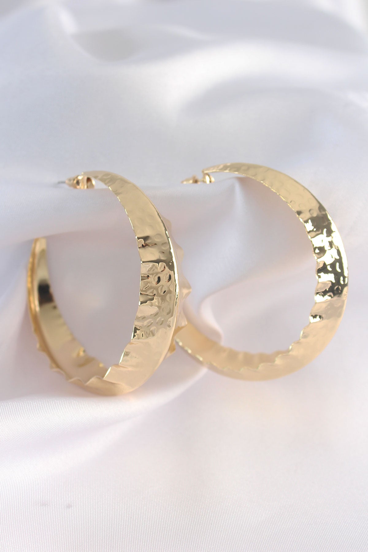 BKP8921 - Pirinç Gold Renk Yaprak Desenli Halka Küpe