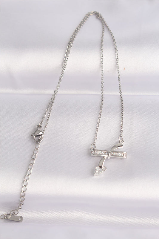 BKO8621 - 316L Çelik Zincir Gümüş Renk Zirkon Taşlı Kalp Detay Fiyonk Kolye