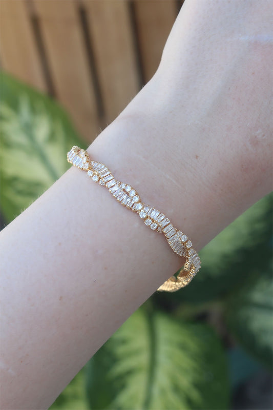 BB6083 - Vip Seri Pirinç Zirkon Taşlı Gold Renk Sarmal Model Bileklik