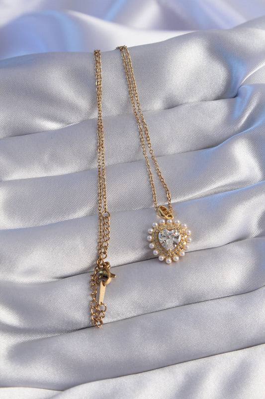 BKO8762 - 316L Çelik Zincir Gold Renk İncili Zirkon Taşlı Kalp Tasarımlı Kolye