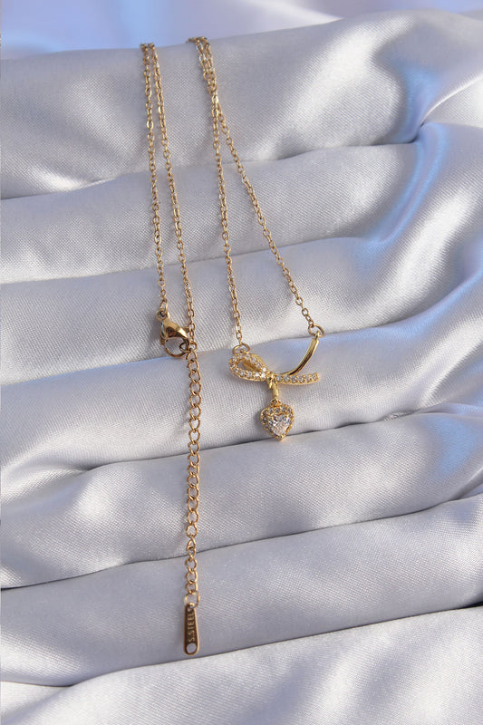 BKO8789 - 316L Çelik Zincir Gold Renk Zirkon Taşlı Yarım Fiyonk Kalp Kolye