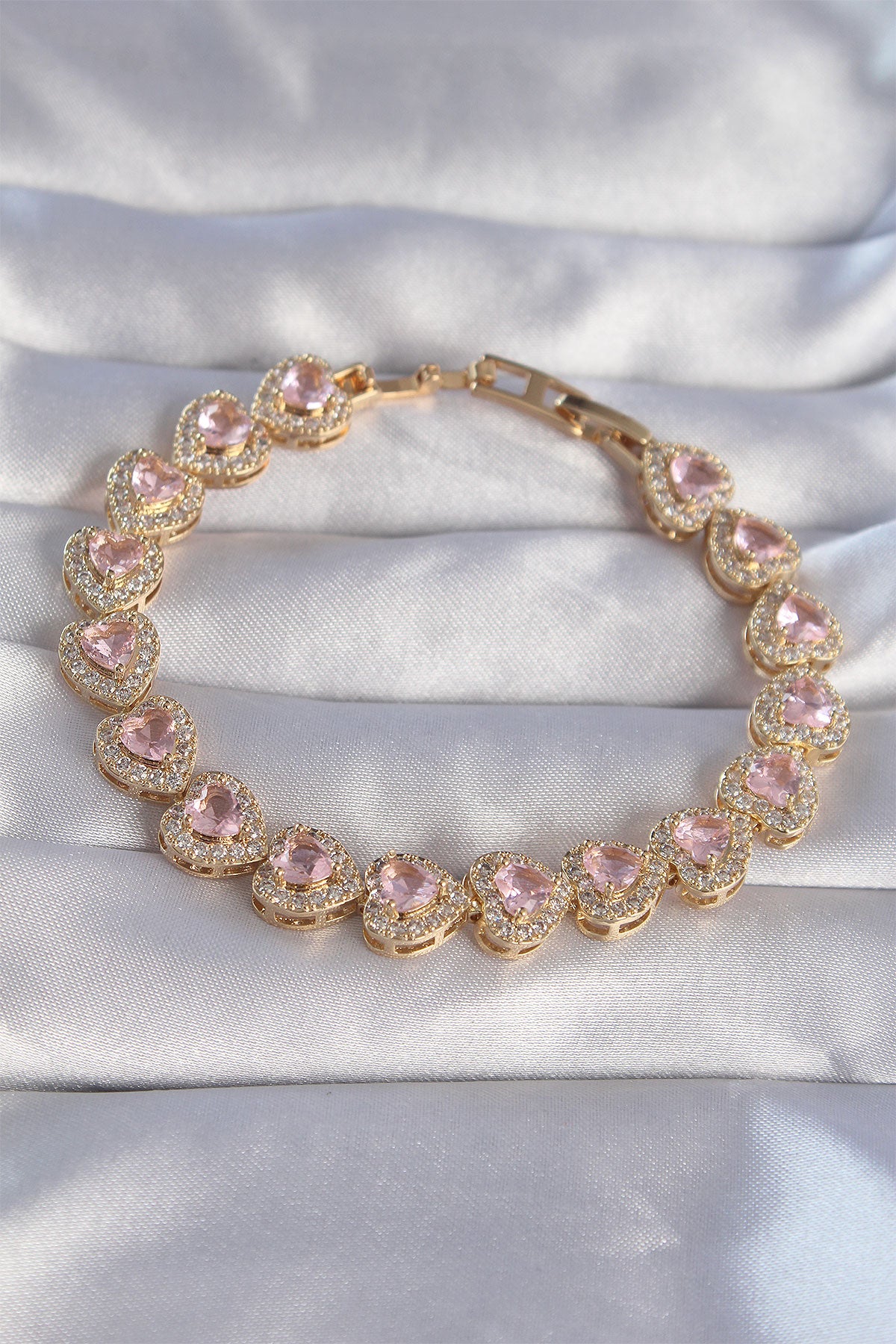 Vip Seri Pirinç Gold Renk Pembe Zirkon Taşlı Kalp Tasarımlı Bileklik - BB6127