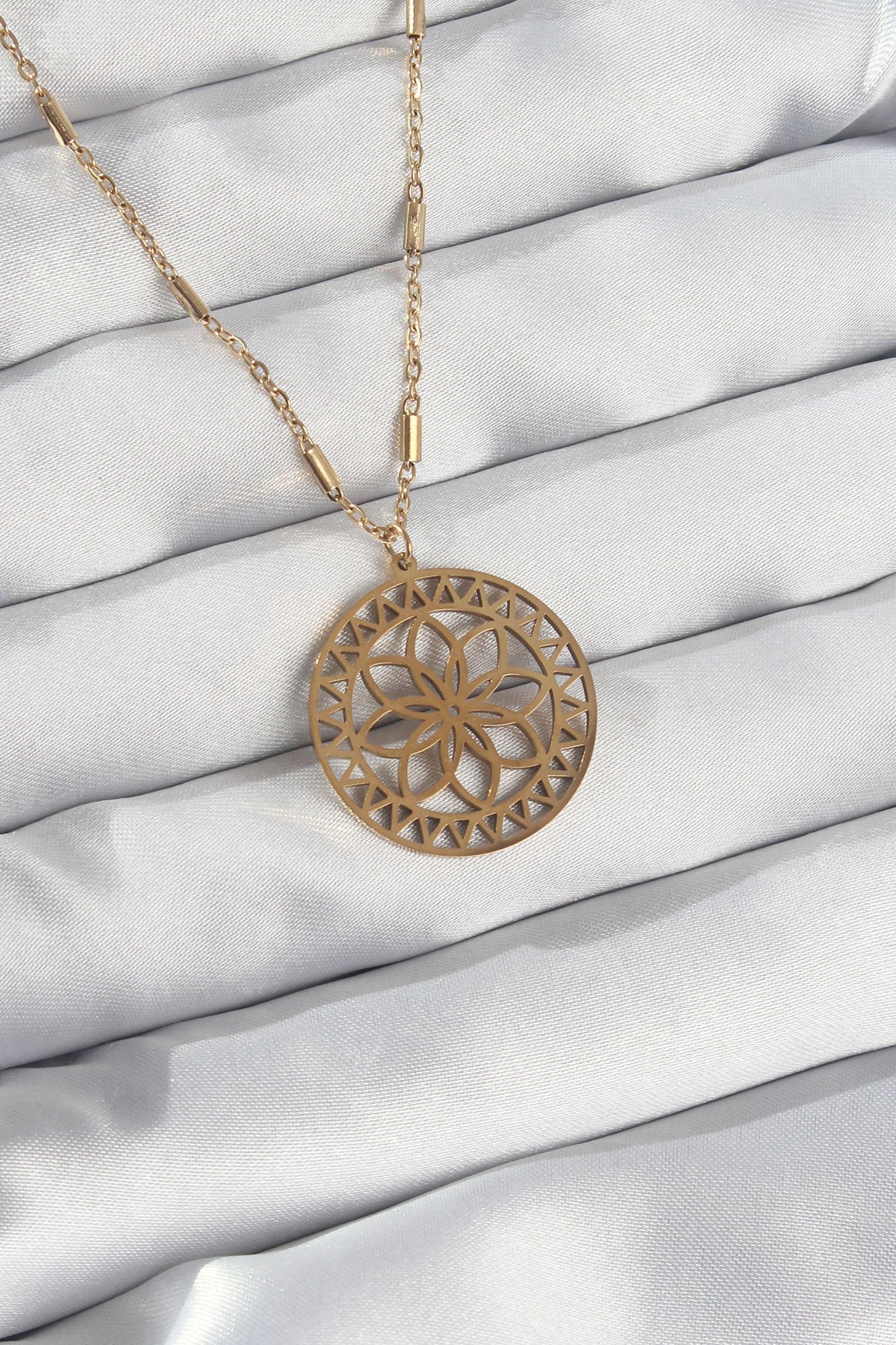 BKO8902 - 316L Çelik Zincir Gold Renk Lotus Model Kolye