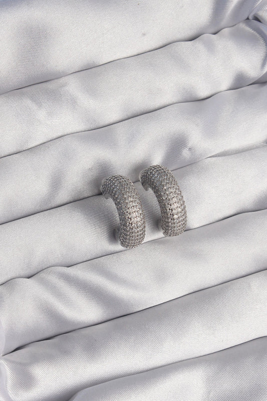 BKP9114 - Pirinç Gümüş Renk Zirkon Taşlı Yarım Halka Küpe