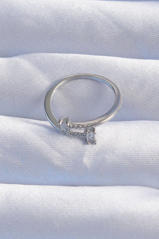 BYK3240 - Pirinç Gümüş Renk Zirkon Taşlı Geometrik Ayarlanabilir Yüzük