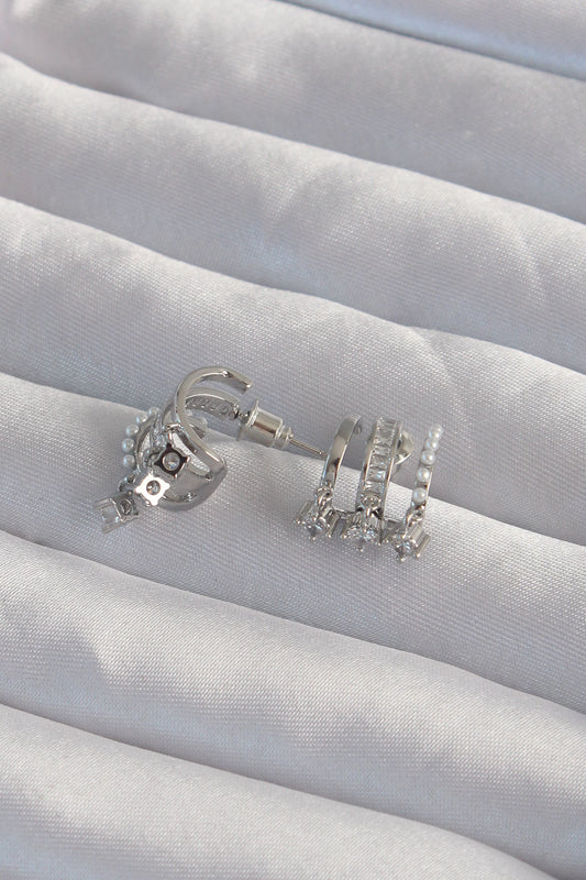 BKP9316 - Pirinç Gümüş Renk İncili Çoklu Zirkon Taşlı Yarım Halka Küpe