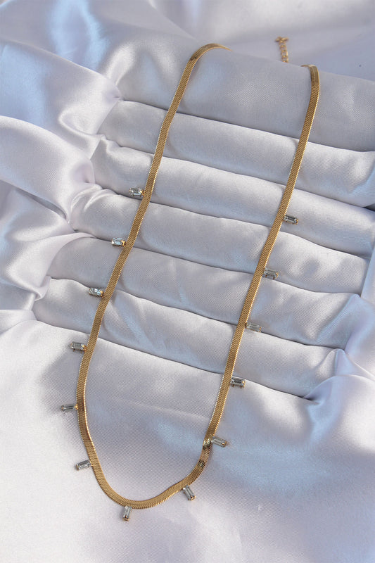 BKO8994 - 316L Çelik Gold Renk Baget Taşlı İtalyan Zincir Kolye