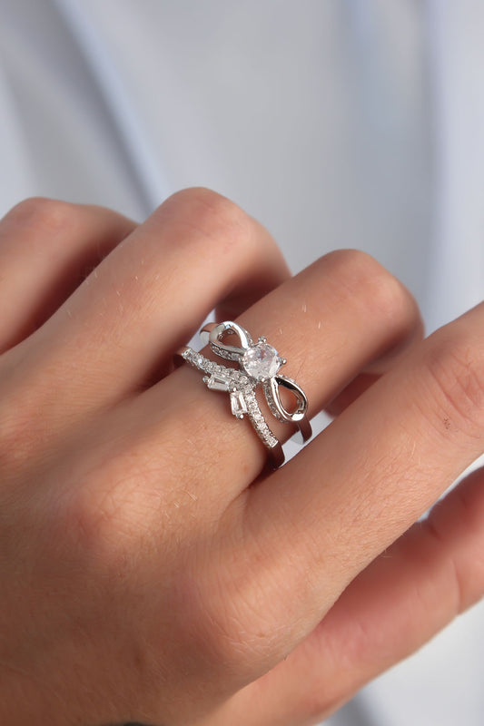 BYK3288 - Pirinç Ayarlamalı Gümüş Renk Zirkon Taşlı 2li Görünüm Fiyonk Yüzük