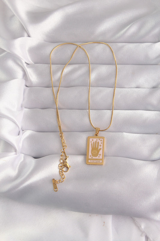 BKO9031 - 316L Çelik Gold Renk Pembe Mineli El Figür Tarot Kolye