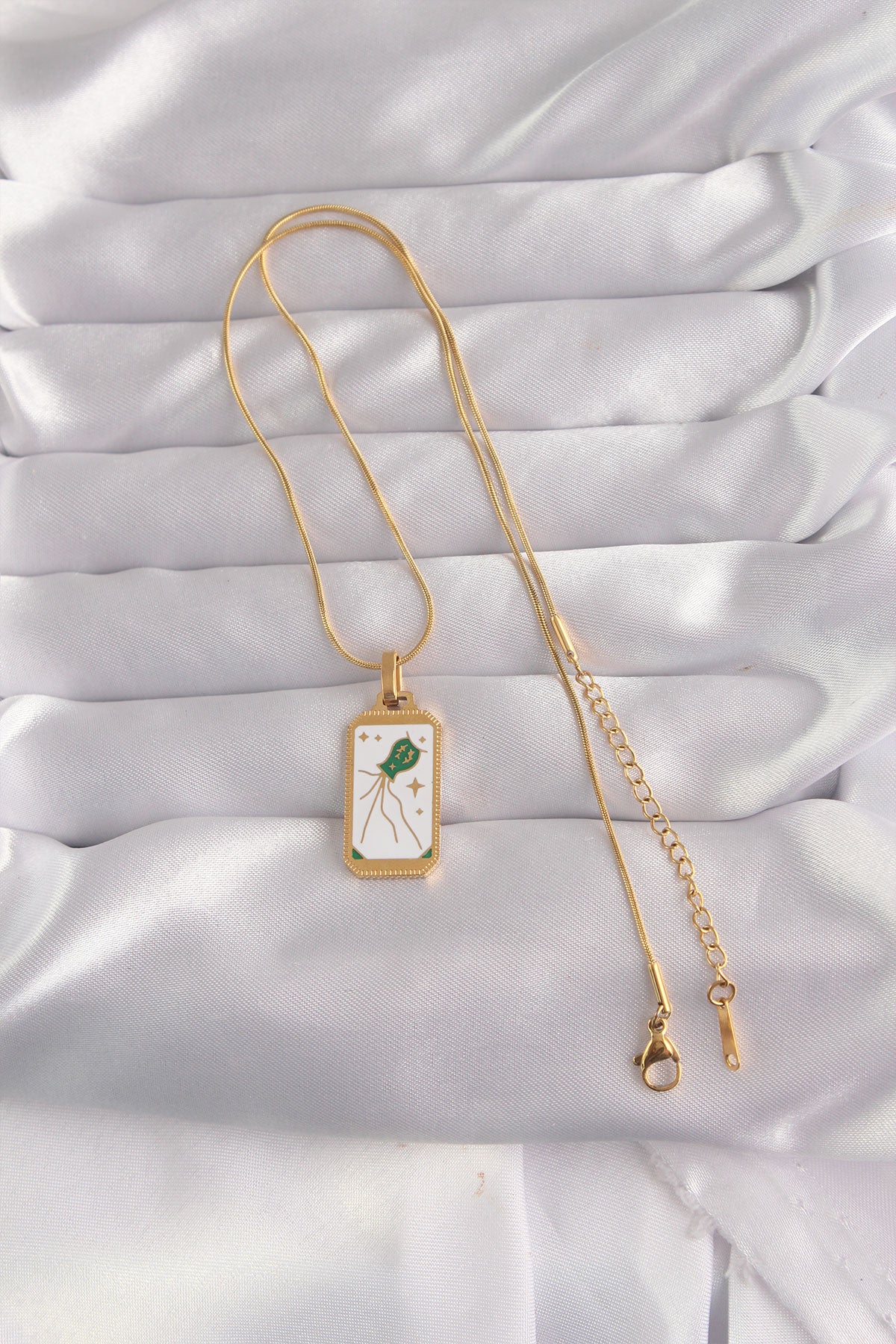 BKO9039 - 316L Çelik Gold Renk Beyaz Mineli Tarot Kolye