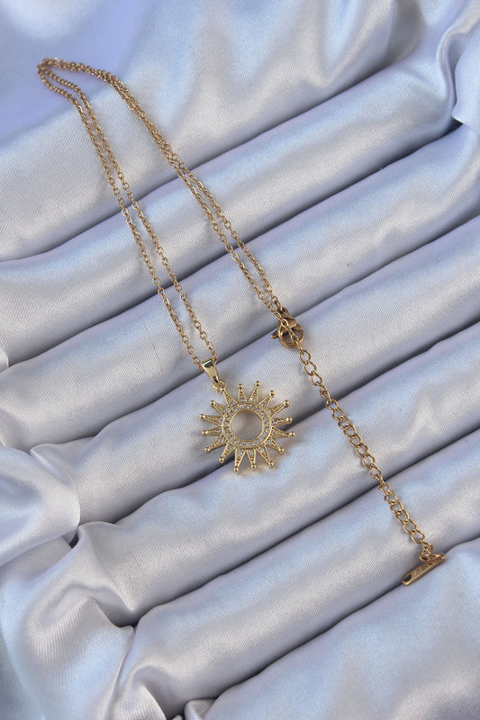 BKO9105 - 316L Çelik Zincir Altın Renk Zirkon Taşlı Parlayan Güneş Kolye