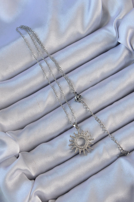 BKO9106 - 316L Çelik Zincir Gümüş Renk Zirkon Taşlı Parlayan Güneş Kolye