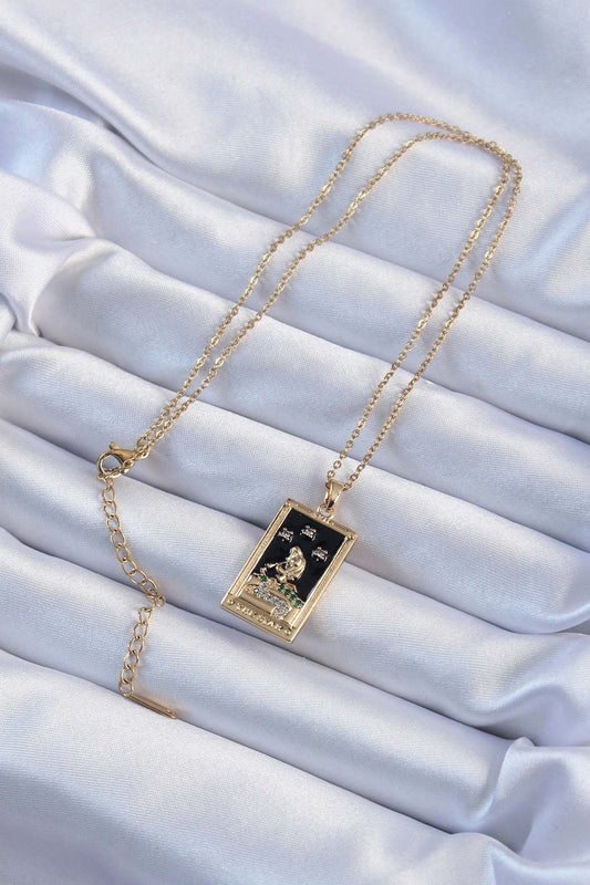 BKO9227 - 316L Çelik Zincir Altın Renk Zirkon Taşlı Siyah Mineli Kız Figürlü Tarot Kolye