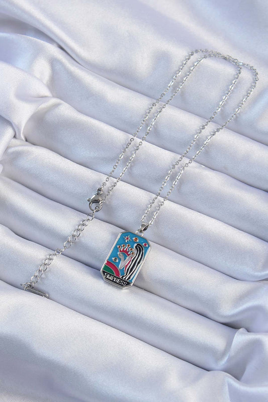 BKO9230 - 316L Çelik Zincir Gümüş Renk Taç ve Kız Figürlü Renkli Mineli Tarot Kolye