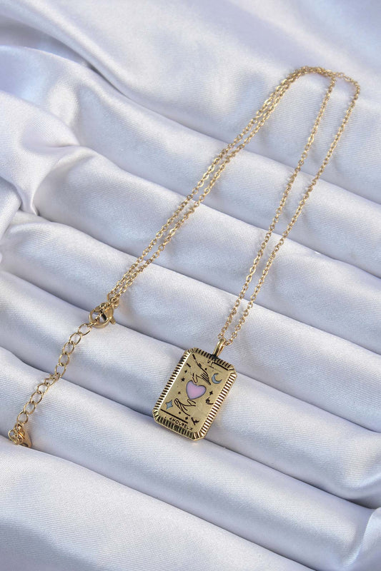 BKO9231 - 316L Çelik Zincir Eskitme Altın Renk Pembe Mineli Kalp Figürlü Tarot Kolye