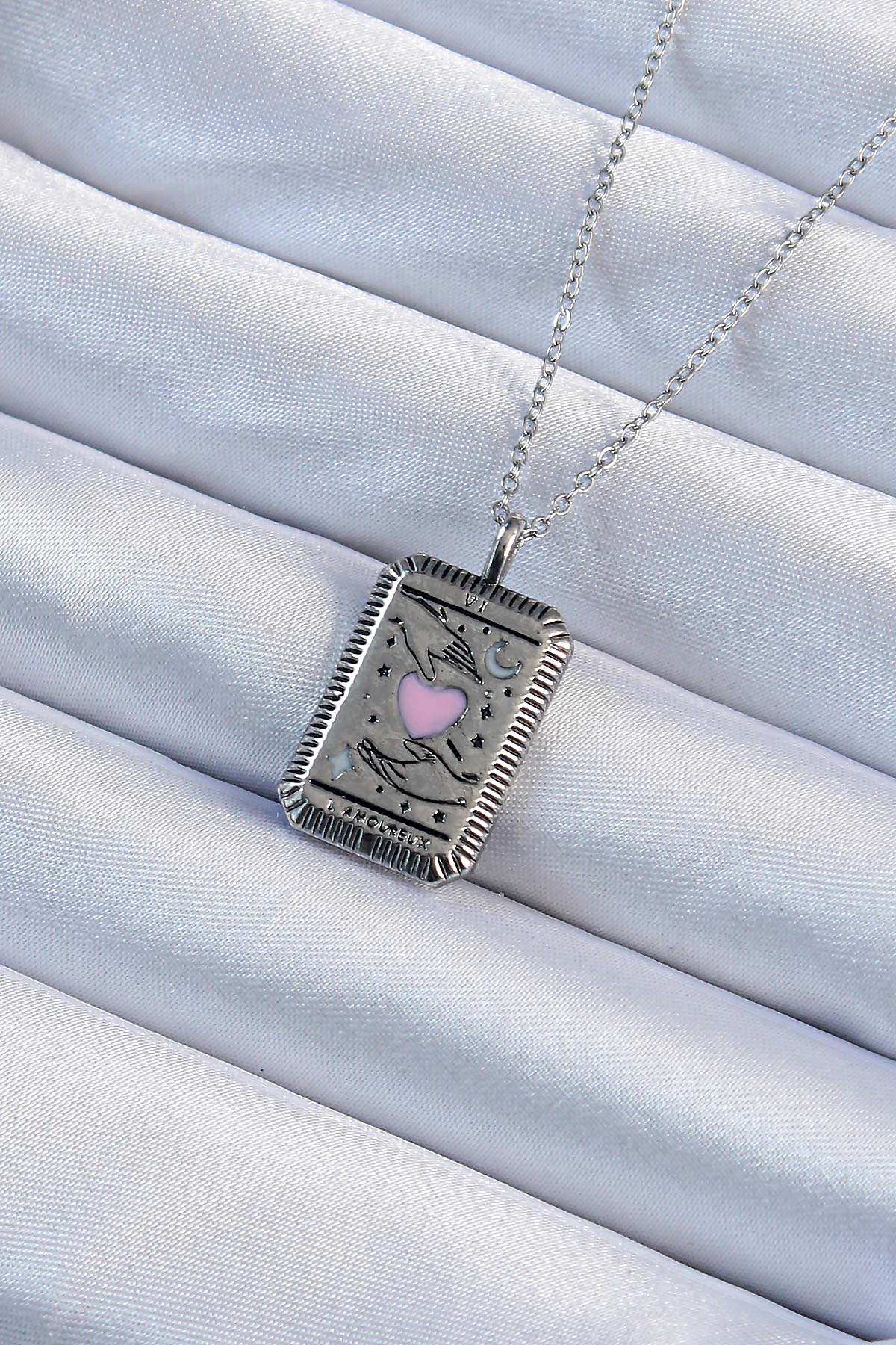 BKO9232 - 316L Çelik Zincir Eskitme Gümüş Renk Pembe Mineli Kalp Figürlü Tarot Kolye