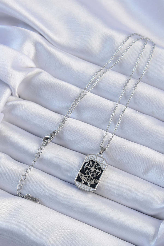 BKO9237 - 316L Çelik Zincir Gümüş Renk İşlemeli Siyah Mineli Tarot Kolye