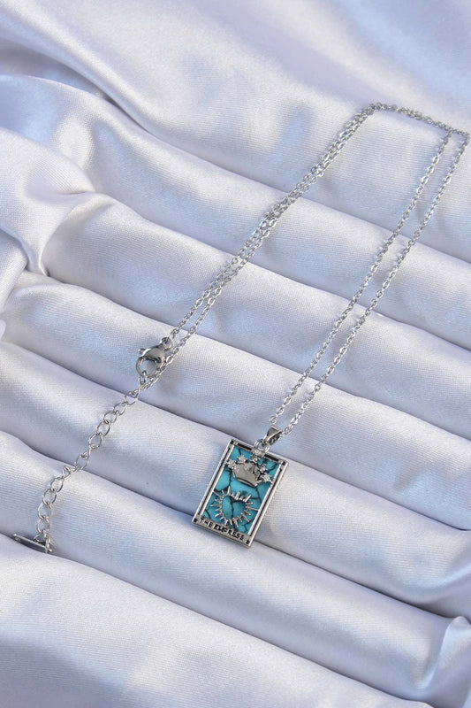 BKO9244 - 316L Çelik Zincir Gümüş Renk Zirkon Taşlı Mavi Mermer Desenli Taç Model Tarot Kolye