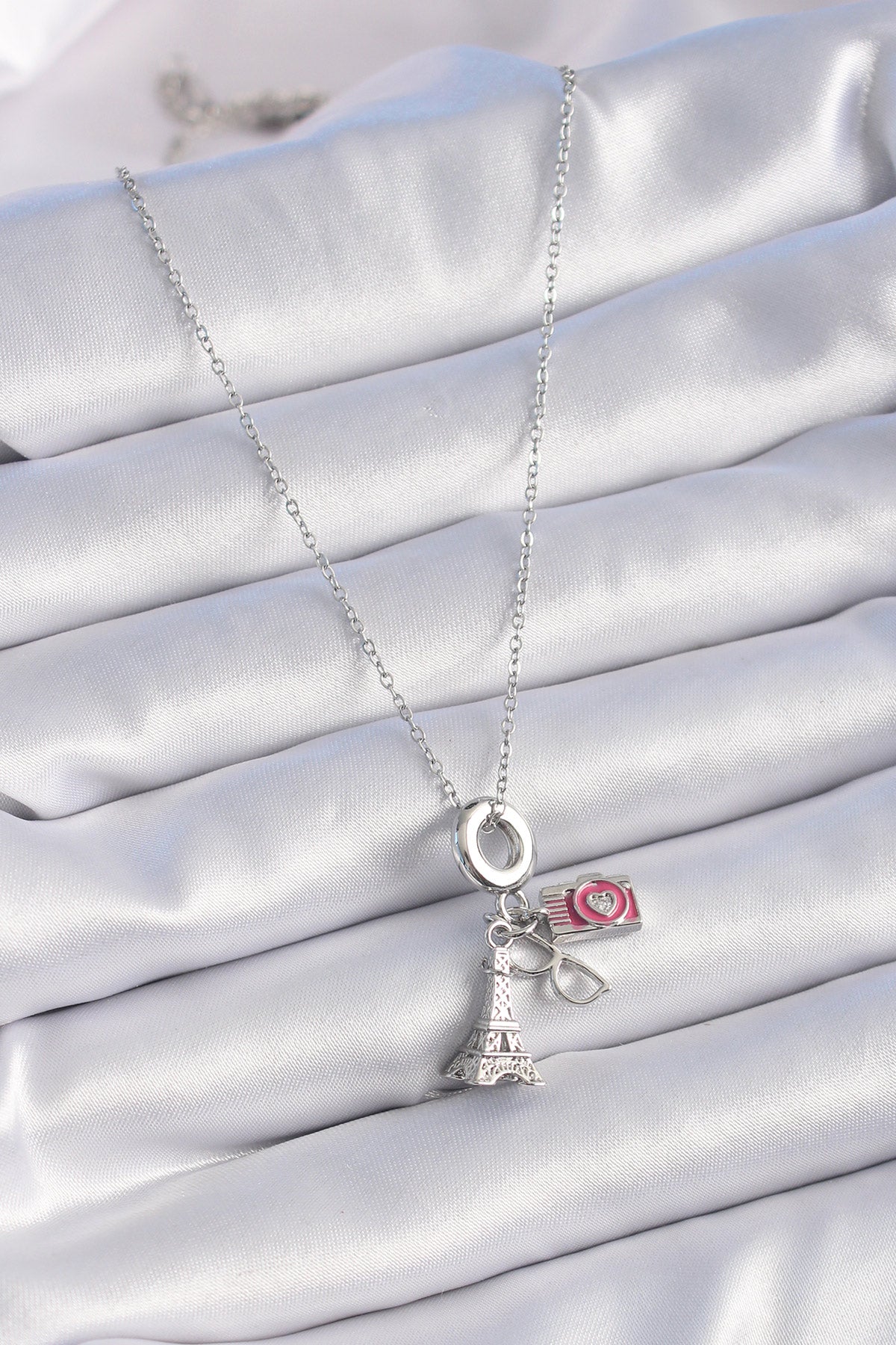 BKO9307 - 316L Çelik Gümüş Renk Eyfel Kule Fotoğraf Makinesi Model Charm Kadın Kolye