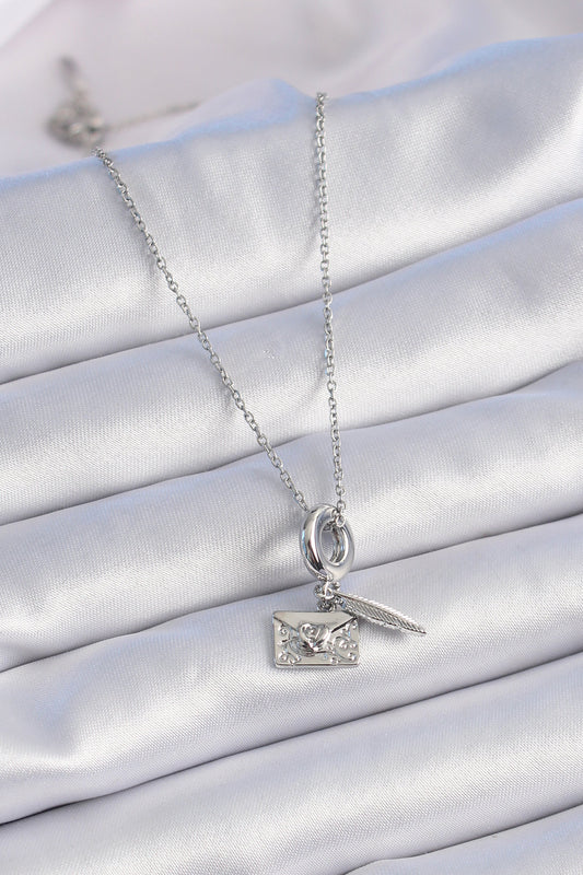 BKO9313 - 316L Çelik Gümüş Renk Kalp Detay Mektup Figür Charm Model Kadın Kolye