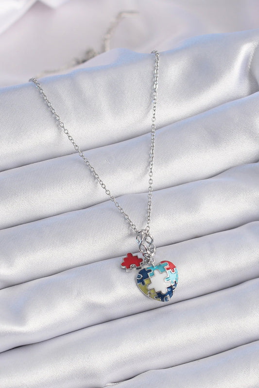 BKO9315 - 316L Çelik Gümüş Renk Yapboz Motif Kalp Figür Charm Model Kadın Kolye