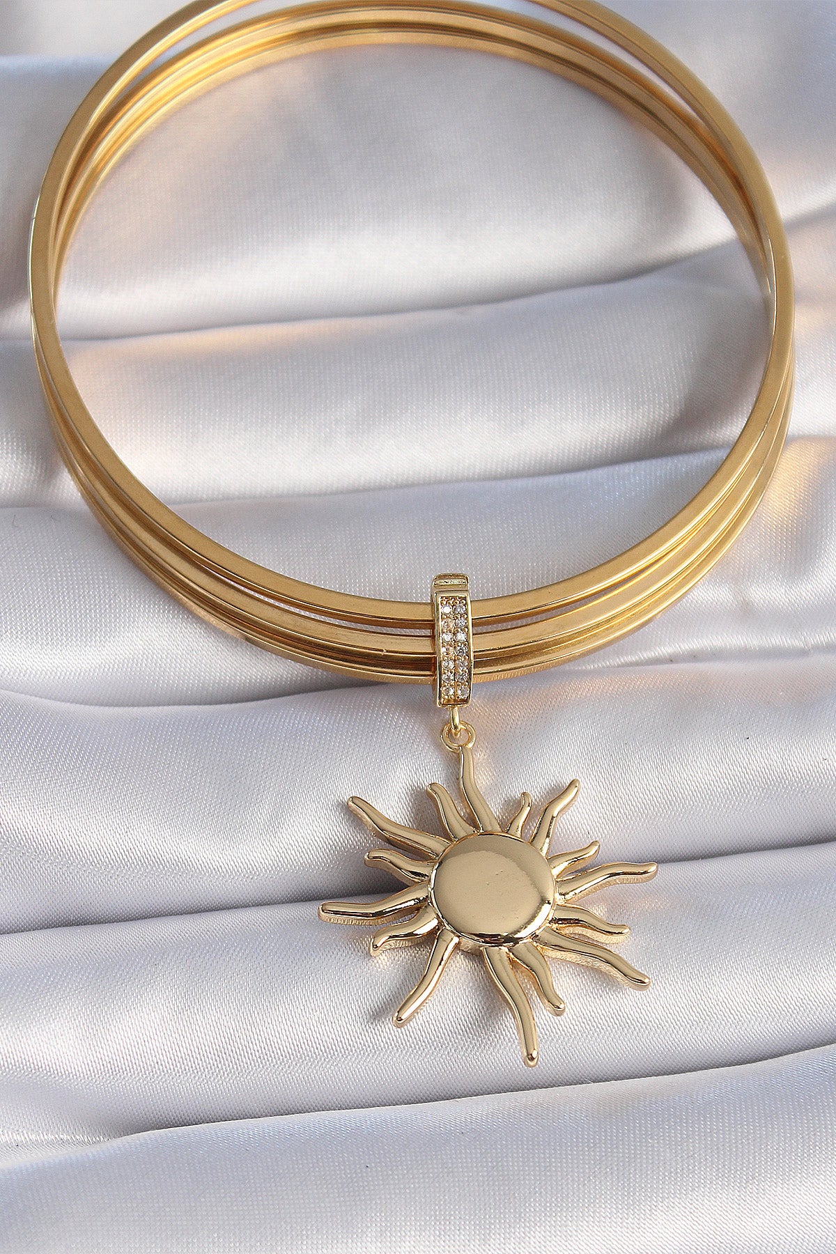 Pirinç Gold Renk Zirkon Taş Detaylı Güneş Model Ajda Charm - BC1008