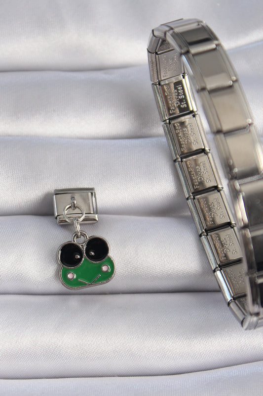 BC1071 - 316L Çelik Gümüş Renk Sallantılı Yeşil Kurbağa Figür Nomination Charm