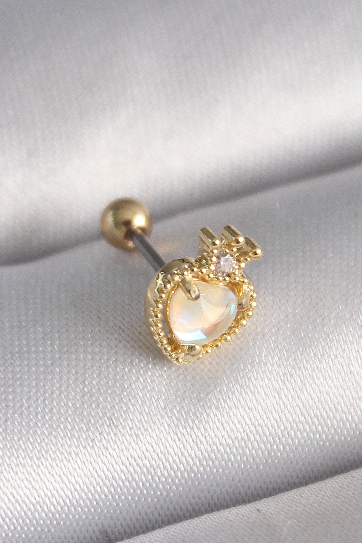 PR1262 - 316L Çelik Gold Renk Beyaz Mineli Kalp Zirkon Taş Detaylı Taç Tragus Piercing