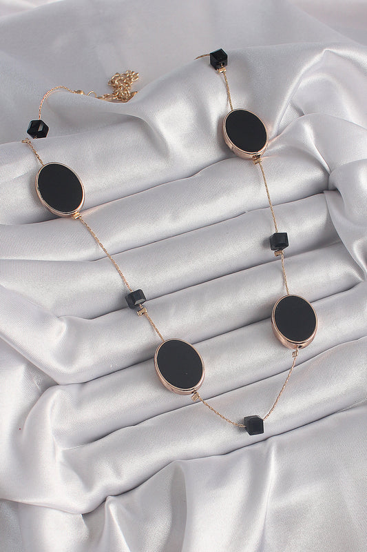 BKO9625 - Pirinç Gold Renk Siyah Renk Oval Siyah Küp Detay Kadın Kolye