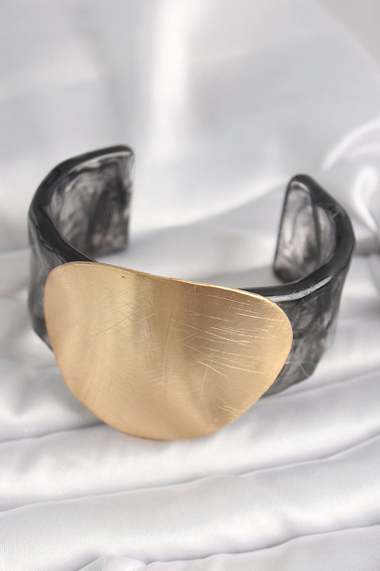 BB6679 - Siyah Mermer Desen Akrilik Plastik Gold Daire Plaka Model Vintage Kadın Bilezik