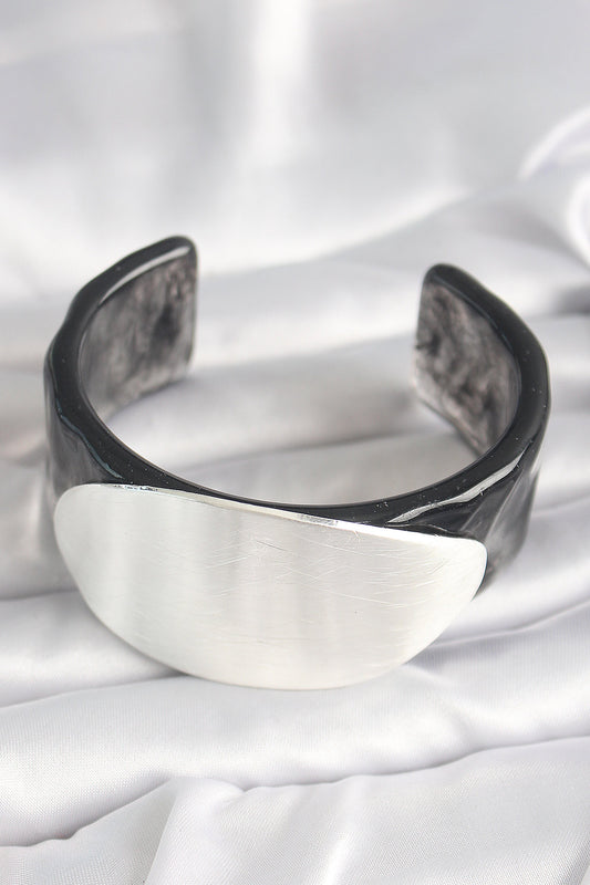 BB6673 - Siyah Mermer Desen Akrilik Plastik Gümüş Oval Plaka Model Vintage Kadın Bilezik