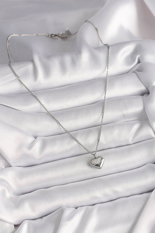 BKO9779 - 316L Çelik Gümüş Renk Zincir Love İşleme Kalp Figür Kadın Kolye