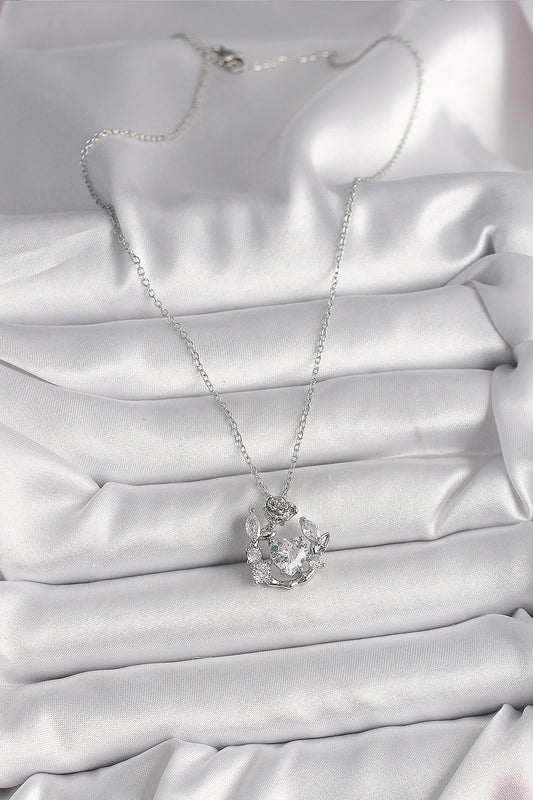 BKO9809 - 316L Çelik Gümüş Renk Zincir Zirkon Taşlı Kalp Figür Gül Detay Kadın Kolye