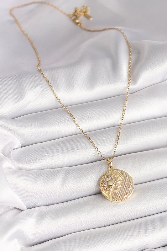 BKO9958 - 316L Çelik Gold Renk Zincir Zirkon Taşlı Ay Güneş İşlemeli Madalyon Model Kadın Kolye