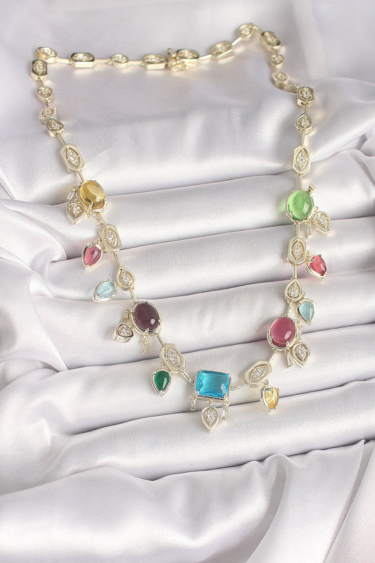 BKO10004 - Pirinç Gold Renk Renli Zirkon Taşlı VIP Seri Kadın Kolye