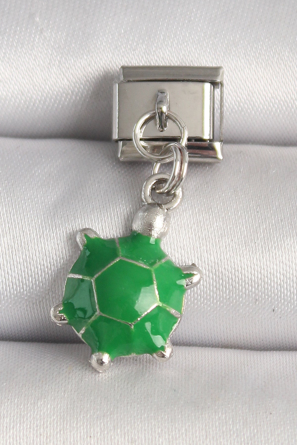 BC1237 - 316L Çelik Gümüş Renk Yeşil Kaplumbağa Model Nomination Charm