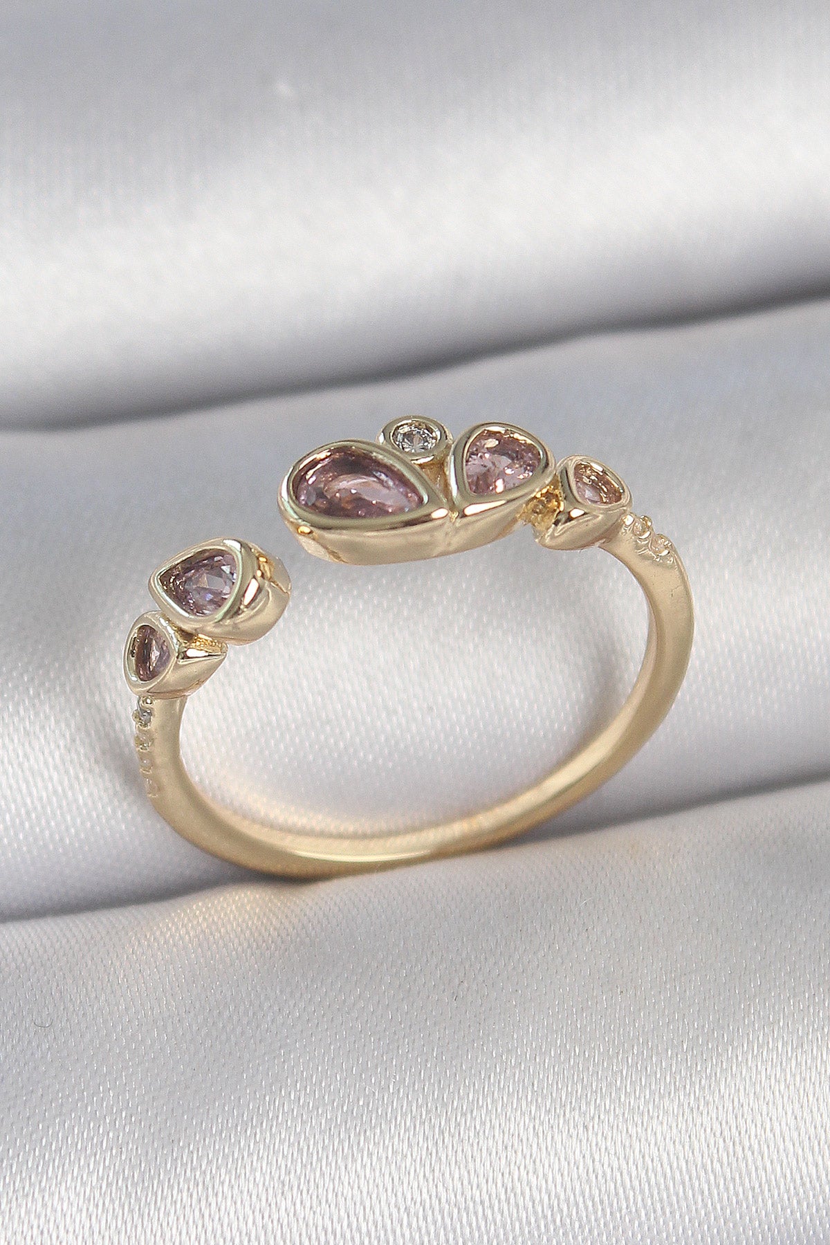 BYK3735 - Pirinç Gold Renk Pembe Damla Zirkon Taşlı Ayarlanabilir Kadın Yüzük