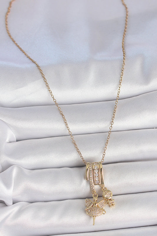 BKO10099 - 316L Çelik Gold Renk Zirkon Taşlı Sallantı Melek Figür Charm Kadın Kolye