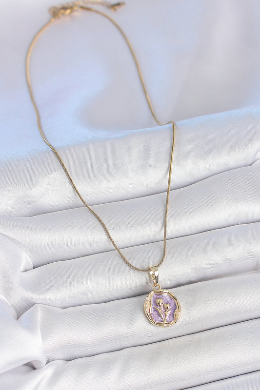 BKO10164 - 316L Çelik Gold Renk Zincir Mor Mineli Çiçek İşlemeli Portre Model Kadın Kolye