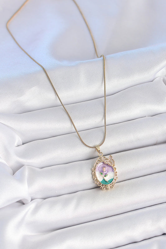 BKO10184 - 316L Çelik Gold Renk Zincir Mix Renk Mineli Çiçek İşlemeli Zirkon Taş Detaylı Portre Model Kadın Kolye
