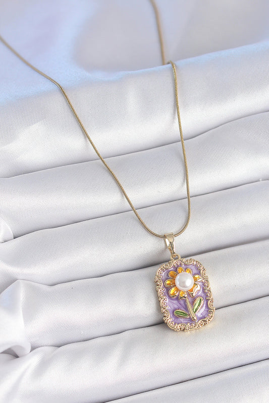 BKO10198 - 316L Çelik Gold Renk Zincir Mor Mineli İncili Papatya İşlemeli Portre Model Kadın Kolye