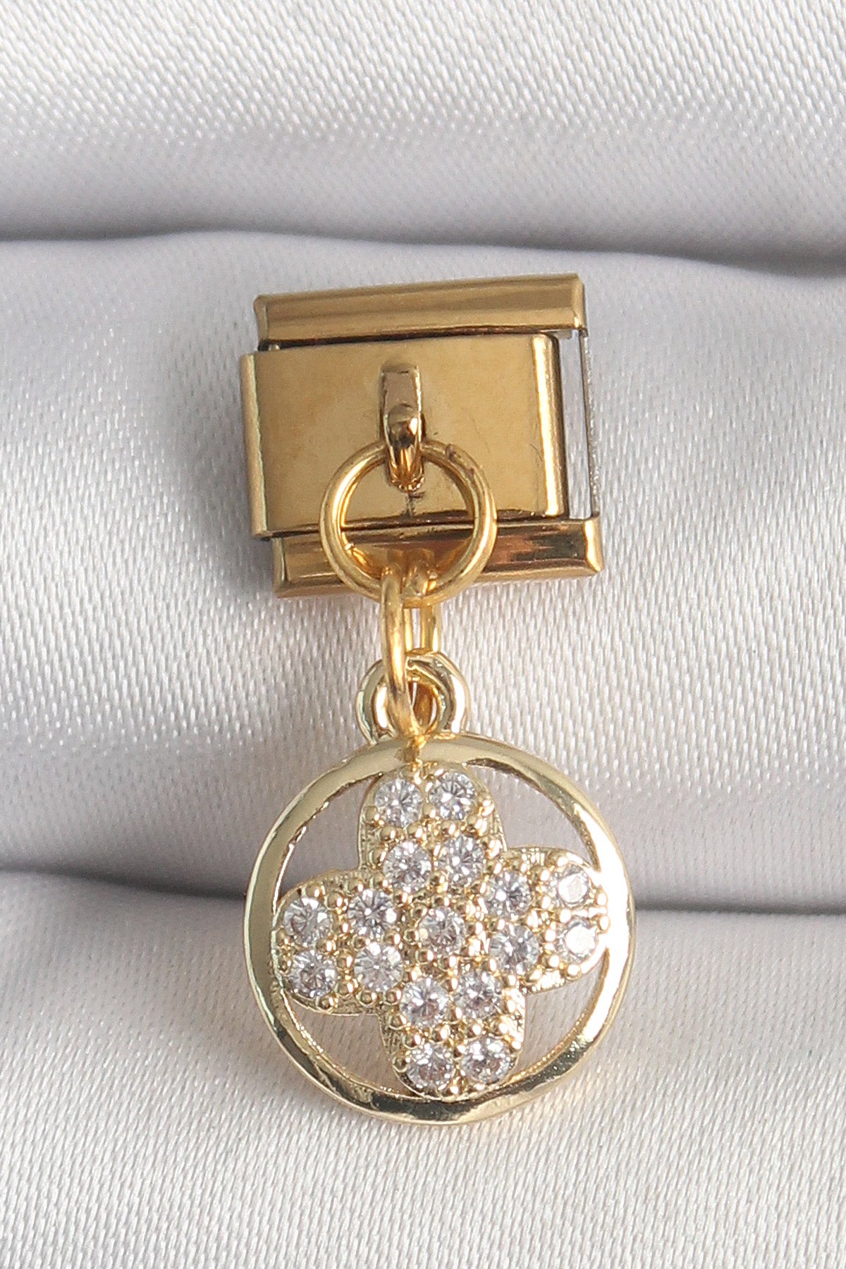 BC1340 - 316L Çelik Gold Renk Sallantı Zirkon Taşlı Yonca Model Nomination Charm